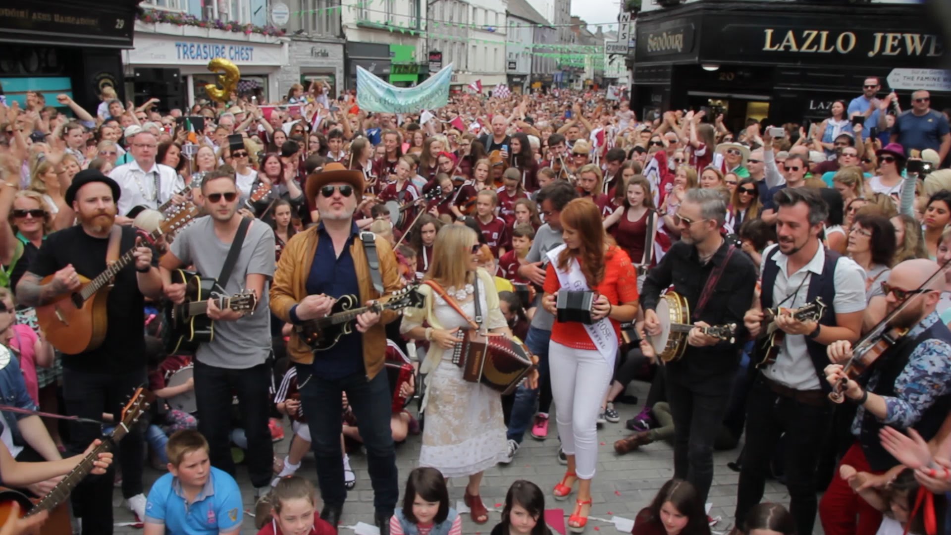 RÉCORD: 15.000 personas cantan "Galway Girl" (VÍDEO)