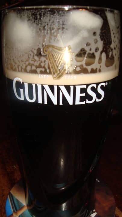 Πώς να εντοπίσετε μια κακή μπύρα Guinness: 7 σημάδια ότι δεν είναι καλή